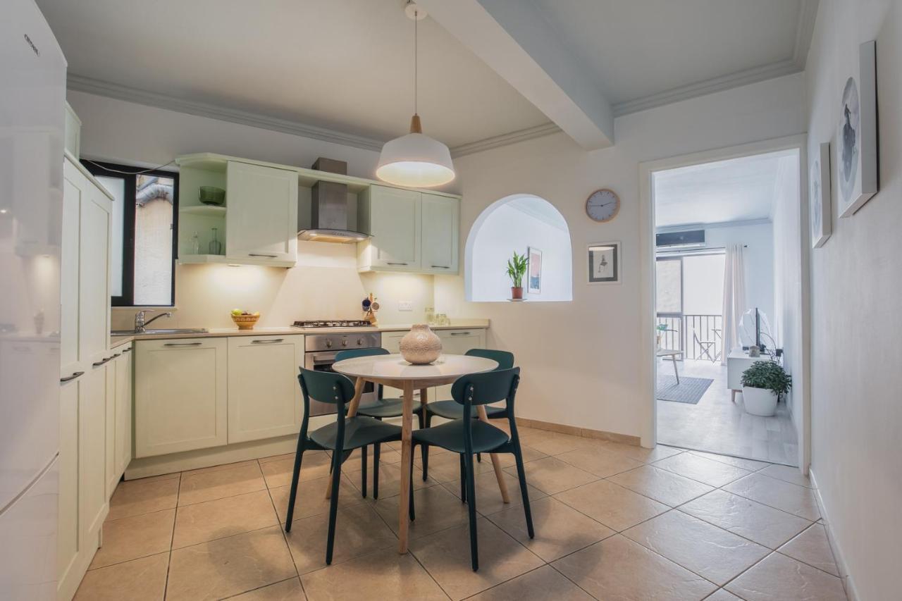 Stylish 3 Bedroom Apartment - St. Julians - 5 Mins From Balluta Bay سانت جوليان المظهر الخارجي الصورة